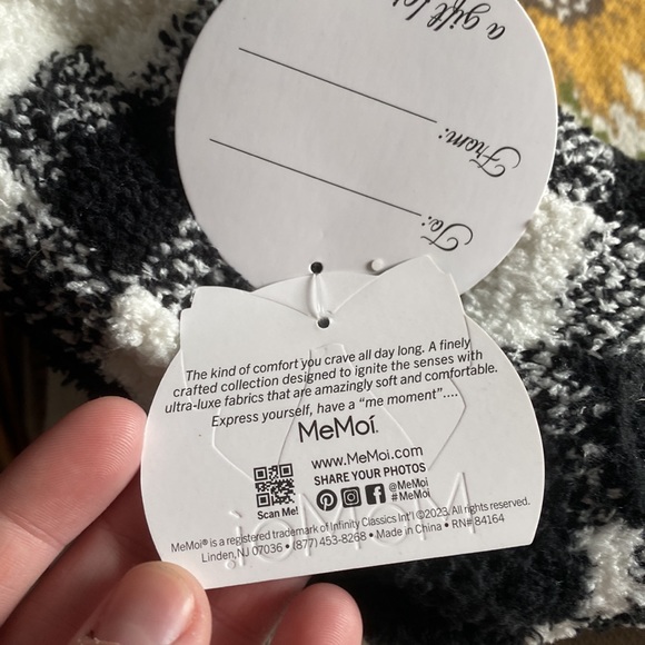 ☀️ NWT me moi fuzzy socks - Picture 6 of 6